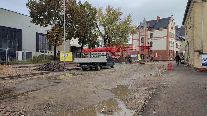 Postępy prac na ulicy Dąbrowskiego w Lesznie