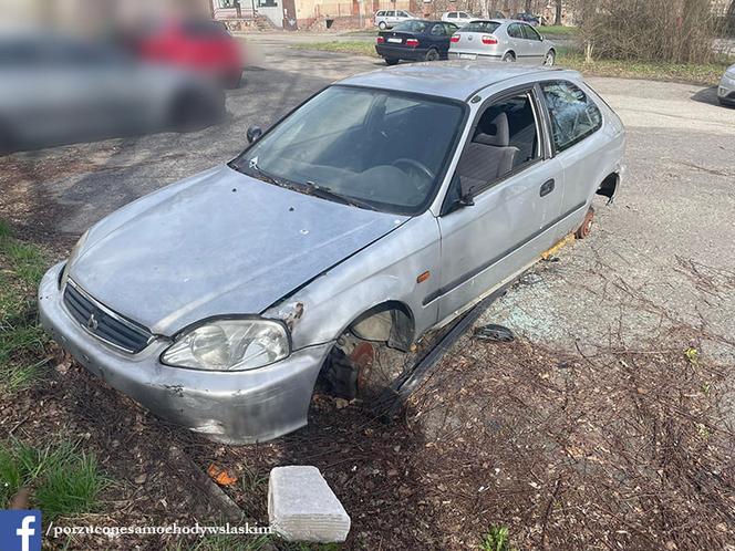 Porzucone samochody na Śląsku - zdjęcia z Facebook/Porzucone samochody w Śląskim