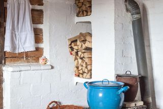 Piec wolno stojący typu koza