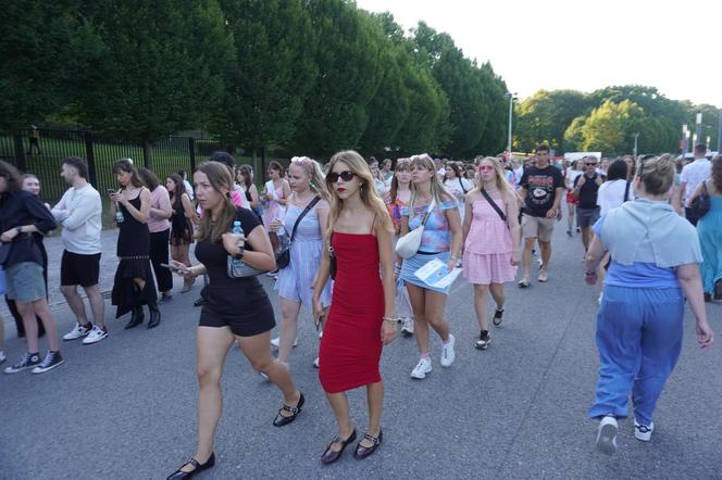 Fani Taylor Swift w drodze na Stadion Narodowy. Koncert N1 1.08.2024