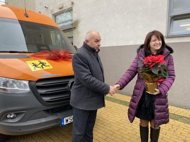 Ułatwi transport dzieci z niepełnosprawnościami. Nowy bus trafił do SOSW w Siedlcach