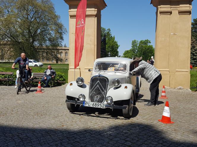 Cacka na kółkach na jubileuszowym rajdzie w Rydzynie