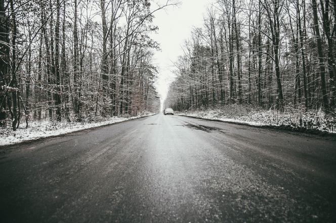 Atak zimy spowoduje FATALNE WARUNKI na drogach. Oblodzenia w całej Małopolsce