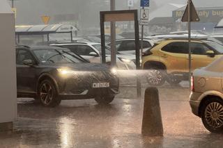 Potężna nawałnica nad Warszawą. Spadły hektolitry deszczu!