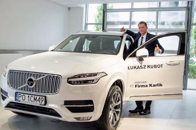 Łukasz Kubot odebrał kluczyki do Volvo xc90