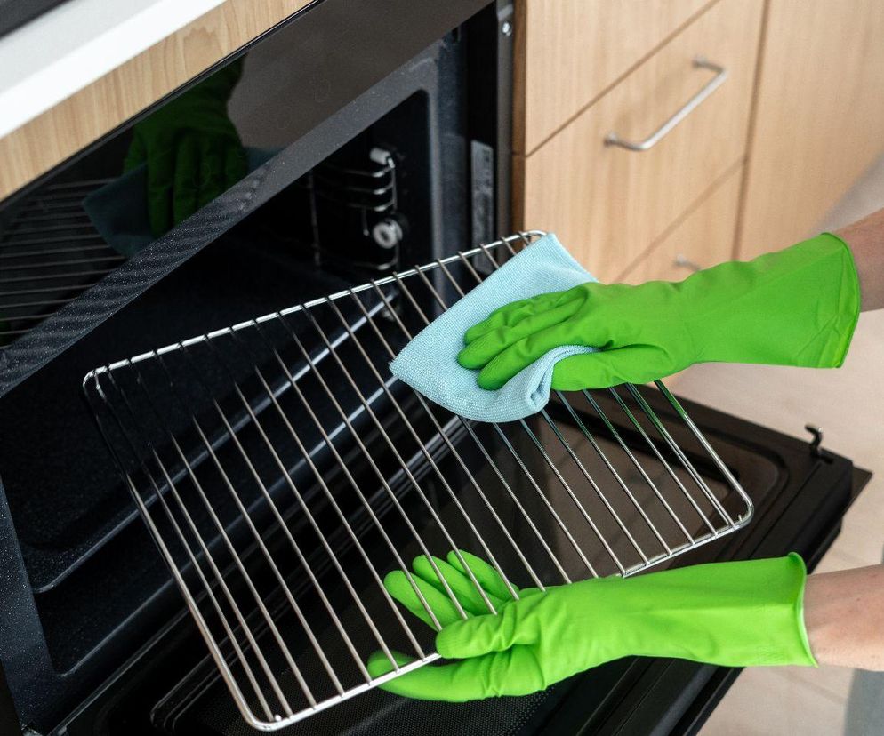 czyszczenie piekarnika tabletką do zmywarki