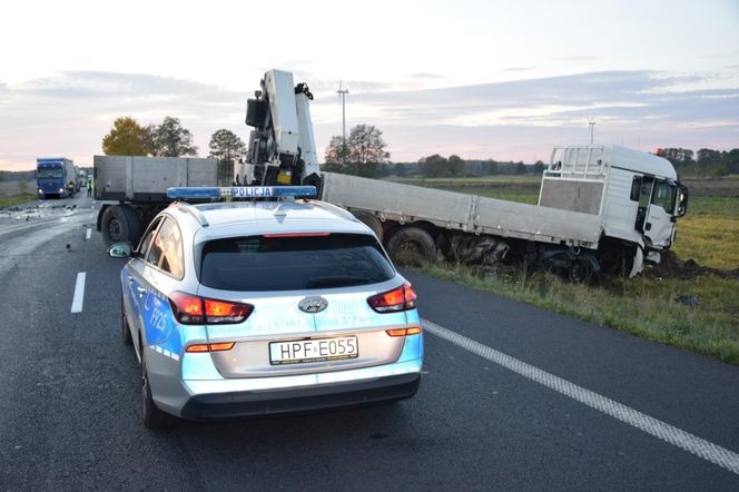 Zabił żonę, a następnie sam wjechał pod ciężarówkę?