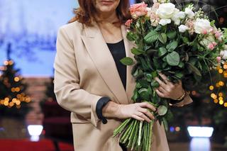 Katarzyna Dowbor obsypana kwiatami w Pytaniu na śniadanie