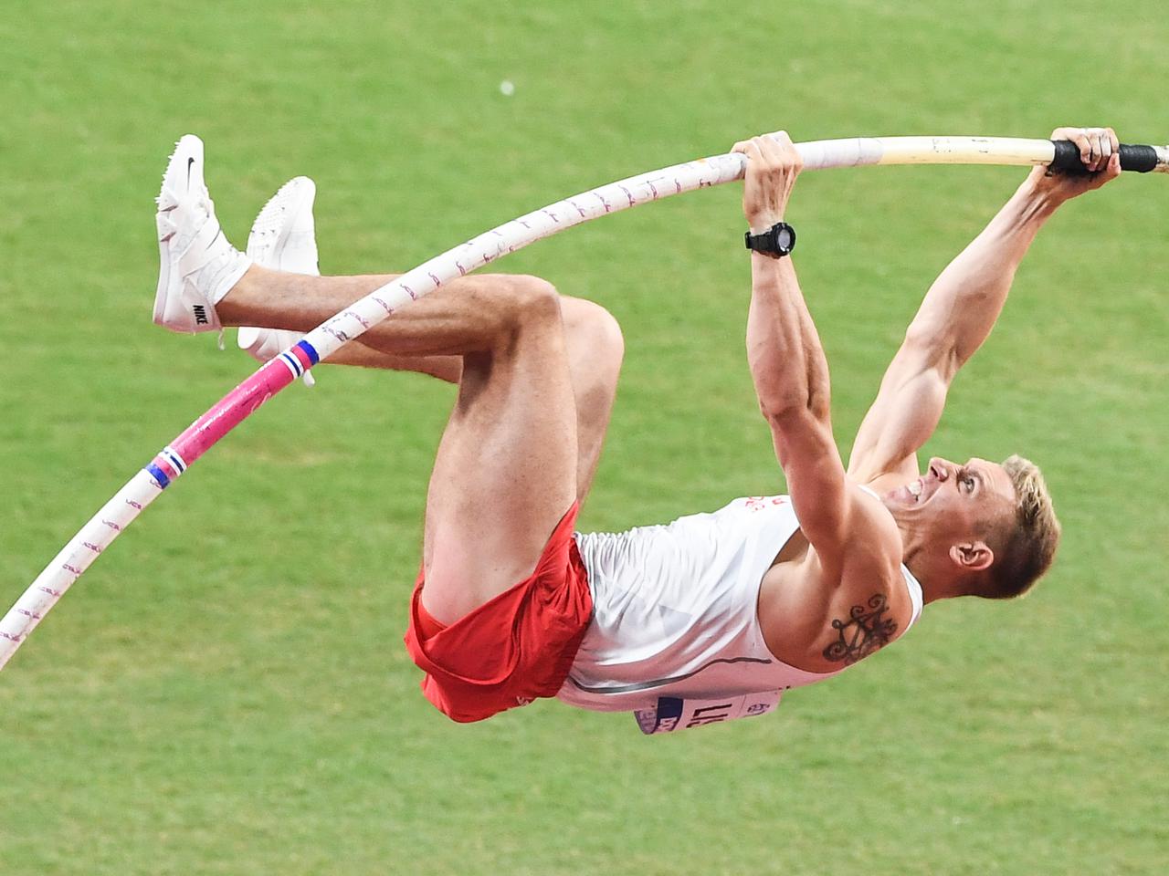 Piotr Lisek zadowolony z otwierania obiektów sportowych: - Rok nieróbstwa rozbiłby formę