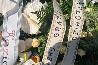 Cierpisz. Mateusz zmarł podczas ogniska. Morze kwiatów na jego grobie [GALERIA] 