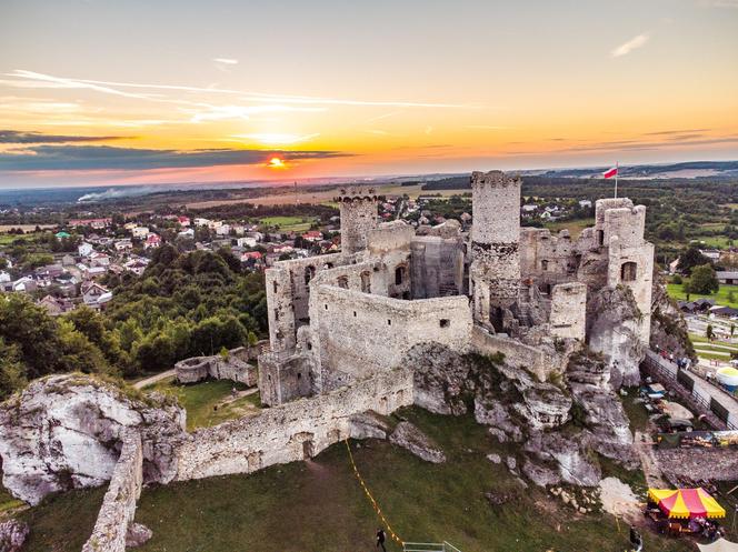 Zamek Ogrodzieniec. Tajemnicza warownia na mapie Polski