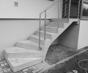 Schody prefabrykowane żelbetowe. Rodzaje schodów prefabrykowanych, wskazówki projektowe i montażowe