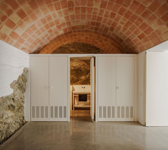 Dom Rybaka w Cadaqués, Hiszpania. Autorzy projektu: Bea Portabella i Jordi Pagès