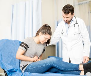 Nagły, silny ból brzucha może świadczyć o przedziurawieniu jelita 