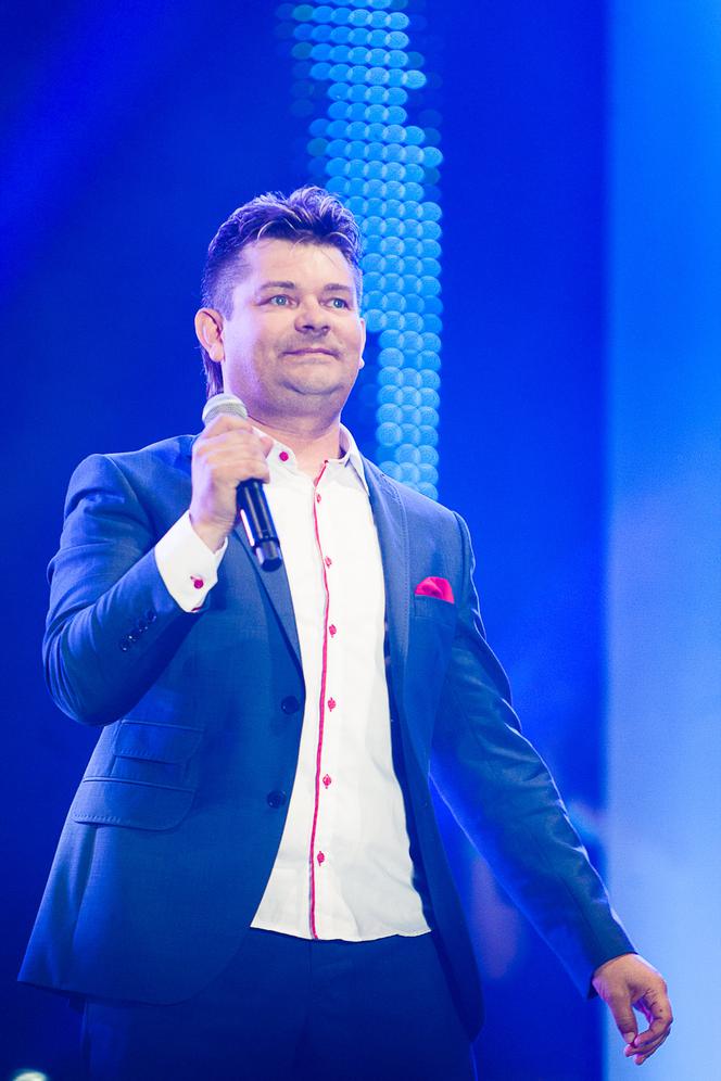 ZENON MARTYNIUK, AKCENT