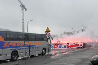 Kibice zrobili efektowną bramę weselną. Zobacz hit sieci [WIDEO]