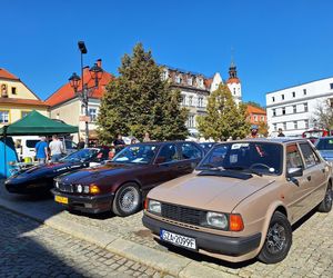 11. Zlot Pojazdów Zabytkowych. Klasyki motoryzacji opanowały Tarnowskie Góry
