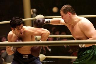 Artur Binkowski na zdjęciu z Russellem Crowem