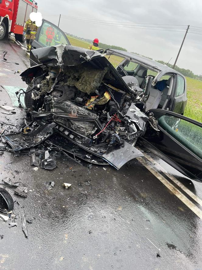 Koszmarny wypadek w Łankowicach koło Kcyni. Kierowca nie żyje, trzy kobiety w szpitalach