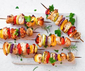 Jak zrobić idealne szaszłyki drobiowe? Soczysty drób, aromatyczne przyprawy, zero nudy