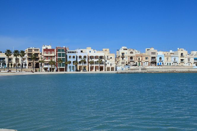 Malta. W tym mieście notuje sie ponad 300 słonecznych dni rocznie. Z lotniska w Rzeszowie  dolecisz tam w niecałe 3 godziny