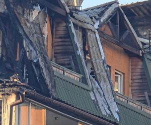 Pożar w Ząbkach. Strażacy przeszukują pogorzelisko