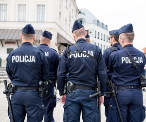  Zarobki policjantów w 2024 roku 