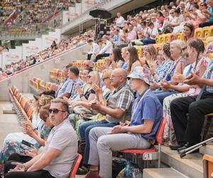 Białystok. Kongres Świadków Jehowy zgromadził tłumy na Stadionie Miejskim