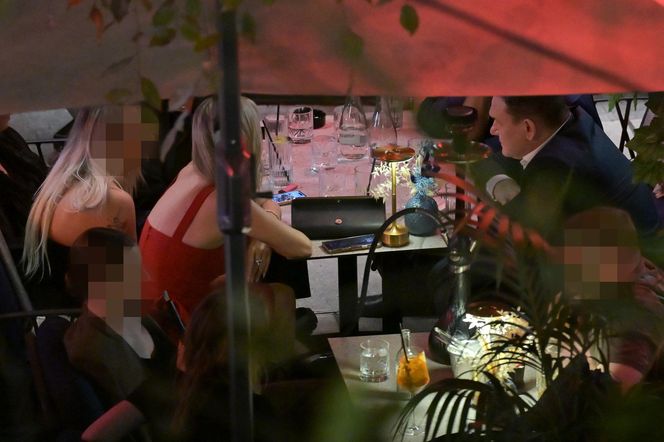 Joanna Krupa w objęciach Dominika Tarczyńskiego.