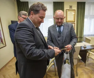 Wizyta ambasadora Serbii w Toruniu. Podjął go marszałek Piotr Całbecki