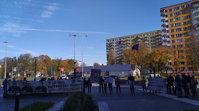 Sąd Rejonowy otwarty. Przed gmachem protest