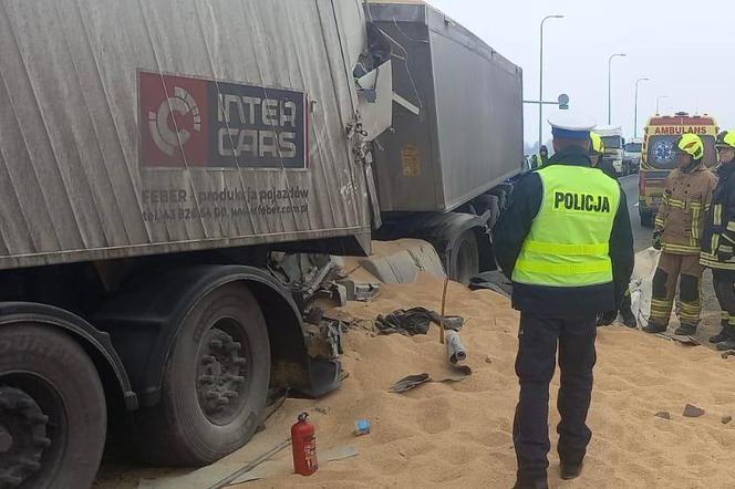 Kolejny wypadek na Pomorzu! Zderzyły się 3 ciężarówki 