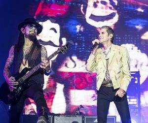 Gwiazdorzy rocka pobili się na scenie! Pozywają się nawzajem