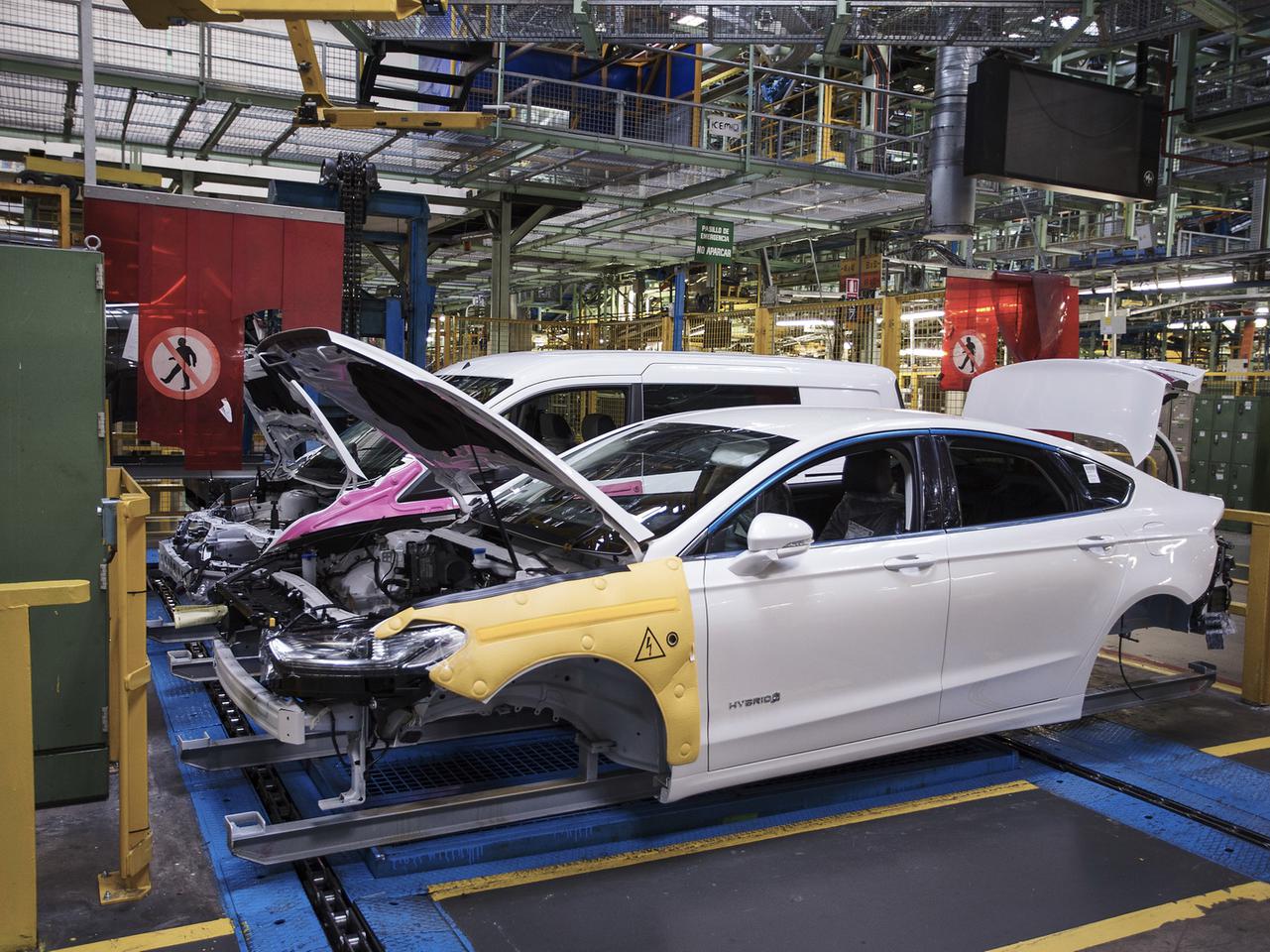 Ford Mondeo Hybrid 2015