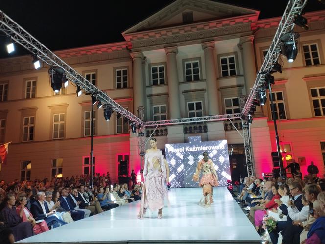 RADOM FASHION SHOW