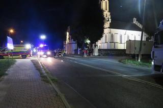 Ze wstępnych ustaleń policjantów wynika, że kierujący samochodem typu BUS nie ustąpił pierwszeństwa przejazdu kierującemu motocyklem Suzuki. Motocyklista poniósł śmieć na miejscu.