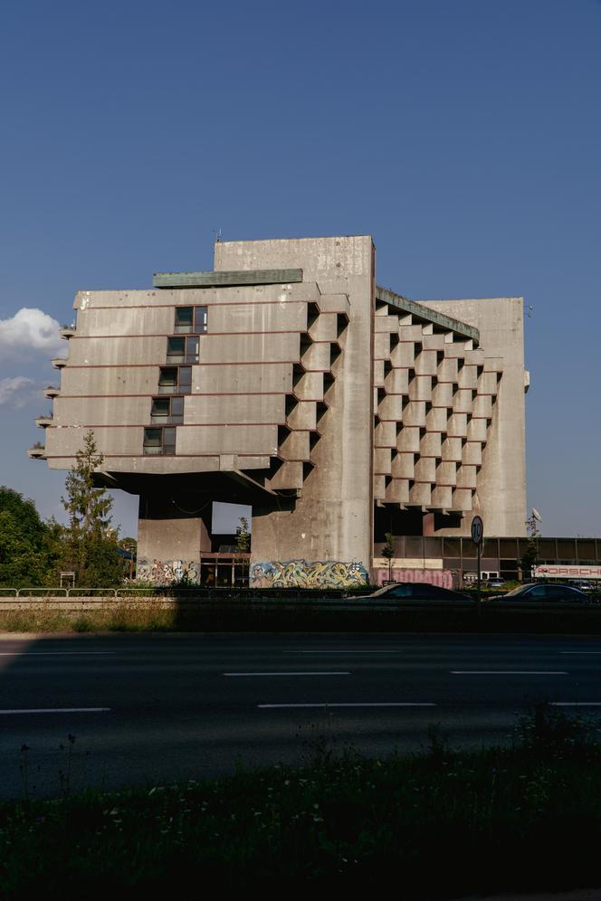 Hotel Forum w Krakowie - zdjęcia. Co czeka słynny brutalistyczny hotel?