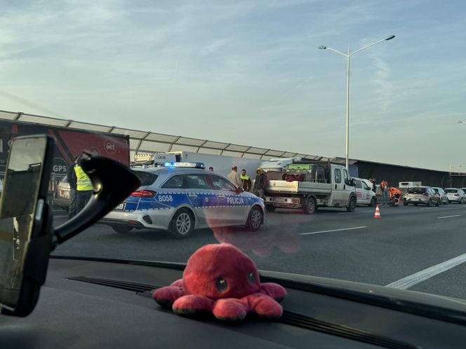 Karambol na Autostradowej Obwodnicy Wrocławia. Aż 3 wypadki, 15 uszkodzonych pojazdów oraz 3 osoby ranne