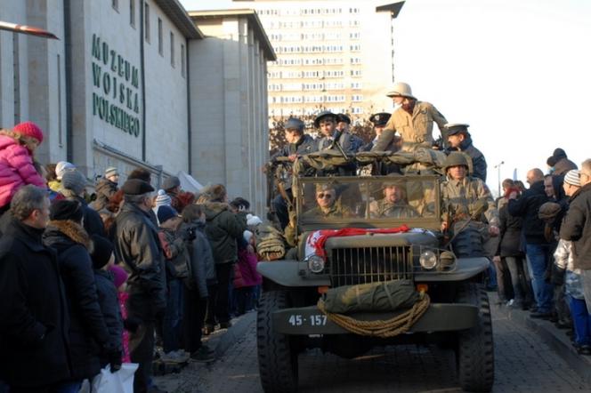 Defilada historyczna 11 listopada w Święto Niepodległości 2015 w Warszawie