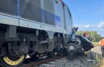 Tragiczny wypadek w Olszynach. Bus zderzył się z pociągiem