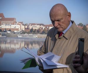 Toruń. Budowa pawilonów handlowych nad Wisłą słuszna? Prezydent Zaleski obstaje przy swoim