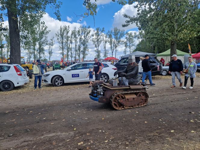 XXIII Międzynarodowy Festiwal Starych Ciągników i Maszyn Rolniczych im. Jerzego Samelczaka. Zdjęcia z parady i terenu festiwalu
