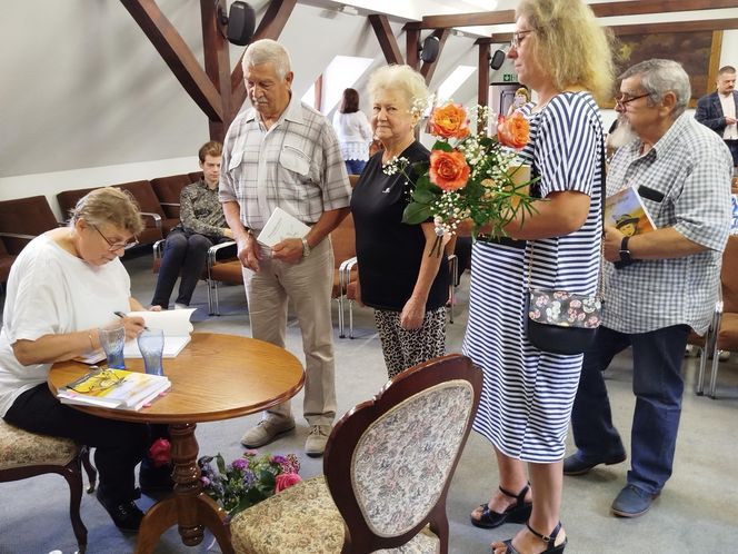 Uczestnicy wydarzenia mogli posłuchać o dotychczasowych dokonaniach literackich Renaty Chojeckiej