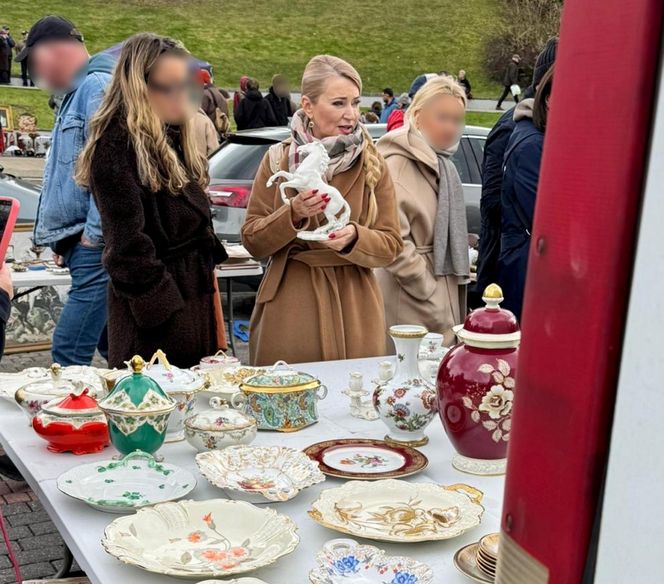 Wcisło buszuje na pchlim targu.