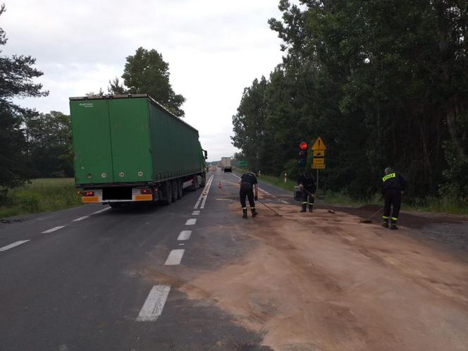 Zderzenie dwóch TIRów na drodze krajowej nr 74. Wszystko przez nieuwagę 