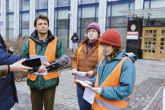 Kilkudziesięciu aktywistów stanie przed sądem. Ostatnie Pokolenie szykuje się na procesy za blokady warszawskich ulic