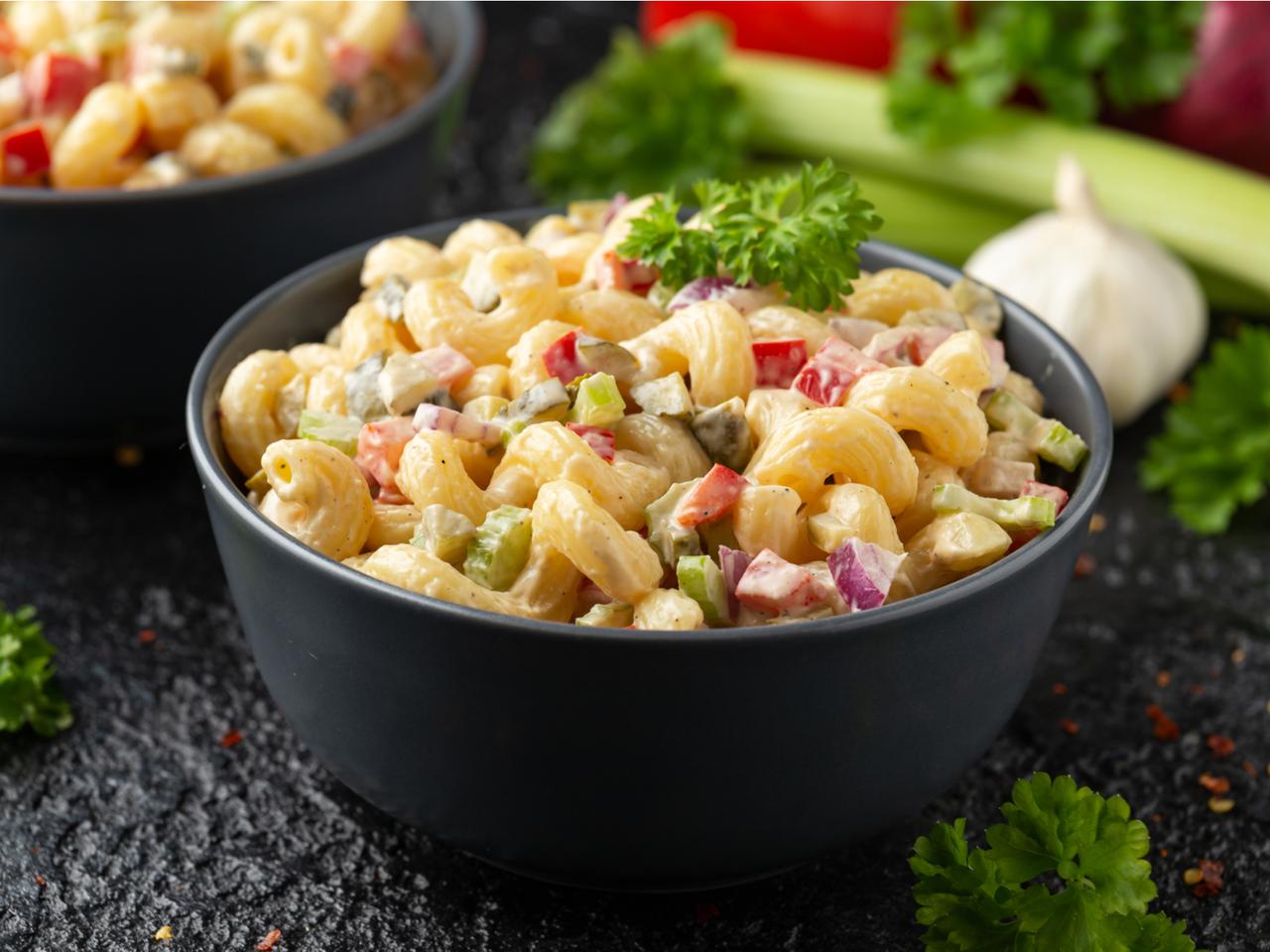 Makaronowa sałatka czeska - genialnie prosta, obłędnie smaczna