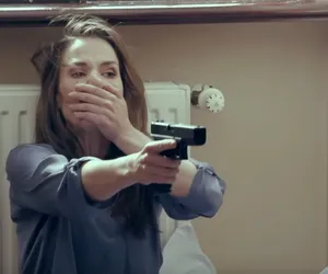 Pierwsza miłość, odcinek 3517: Marta spotka Mateusza w sądzie i chwyci za broń. Kogo zastrzeli? - ZWIASTUN