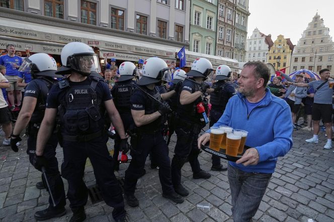 Kibice przed finałem Ligi Konferencji we Wrocławiu