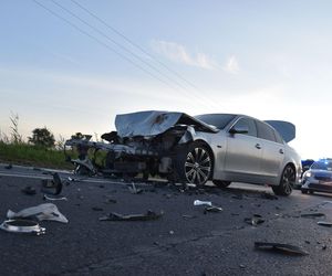 Trzy osoby poszkodowane w wypadku niedaleko Kościana. Policja wyjaśnia kto zawinił
